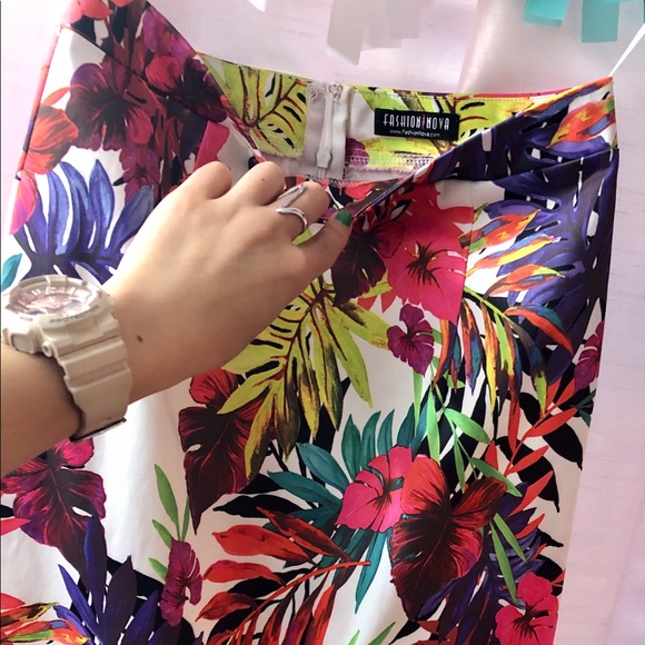 Two pieces outfit. - Picture 3 of 4